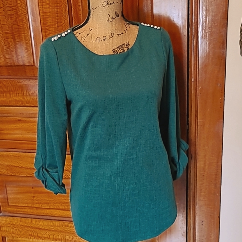 Dressbarn womens blouse size small with pearl button details